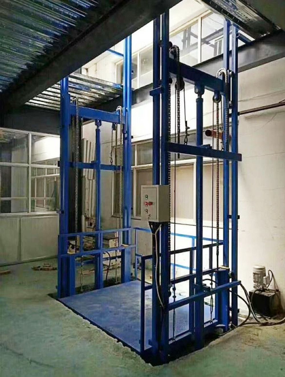 江西升降機、吉安鏈條導(dǎo)軌式升降載貨平臺廠家銷售、安裝維修