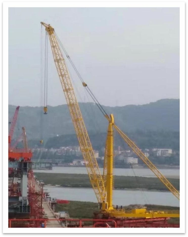 中鐵二局第五工程有限公司2臺55T桅桿式起重機(jī)