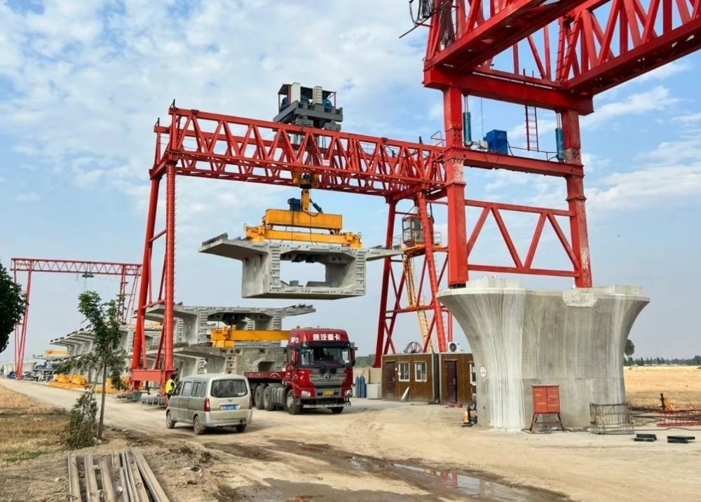 廣東提梁機、工程龍門吊、梁廠門式起重機租賃