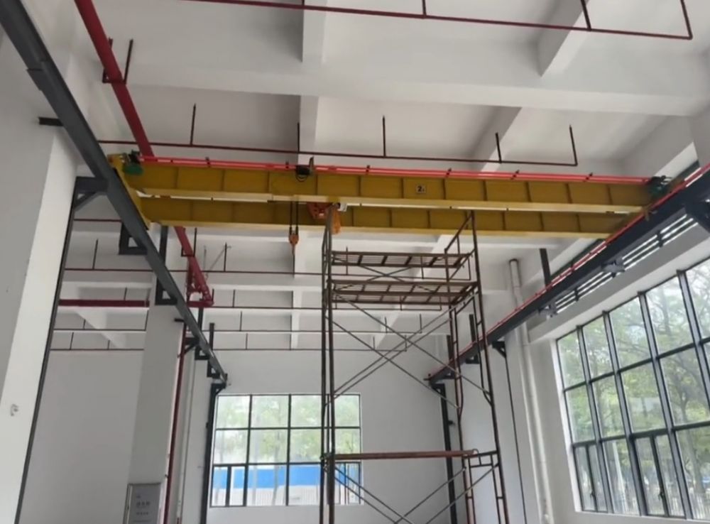 LH電動(dòng)葫蘆雙梁橋式起重機(jī)、葫蘆雙吊機(jī)、天車