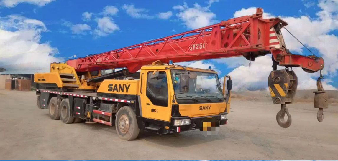 汽車(chē)起重機(jī)和輪式起重機(jī)的區(qū)別