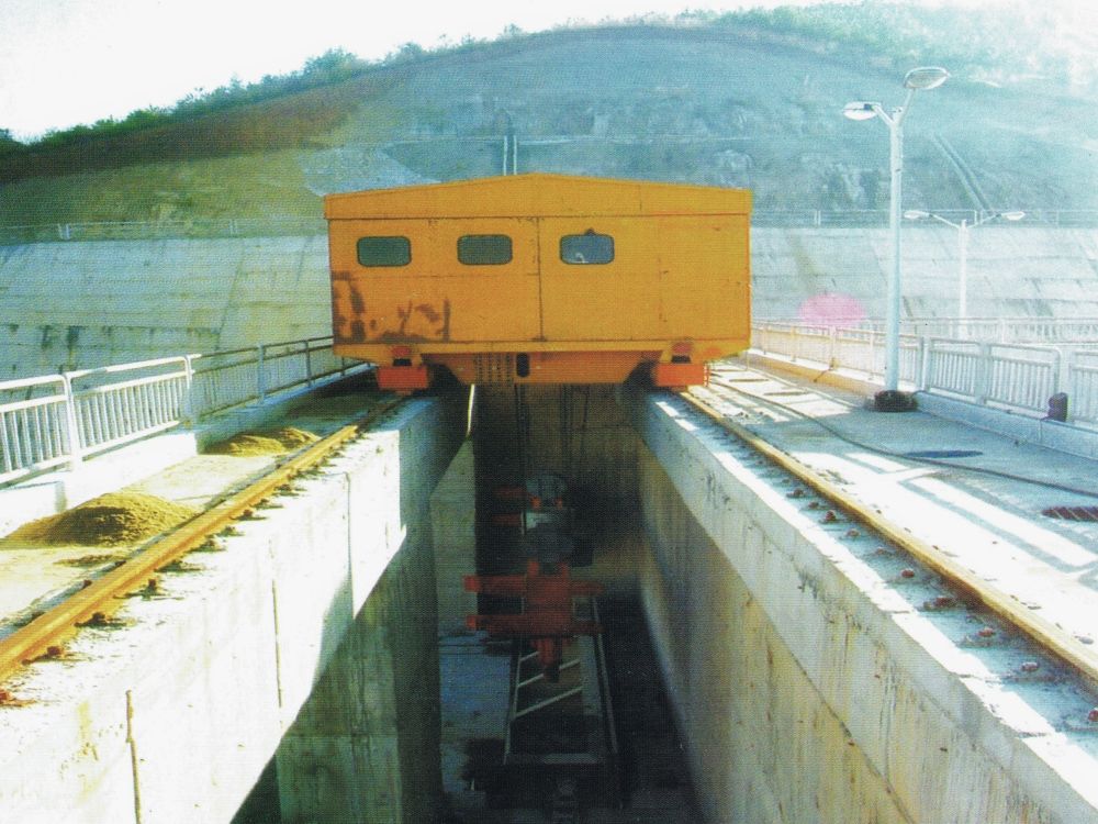 ?QT2&times;400KN單向臺車式啟閉機(jī)