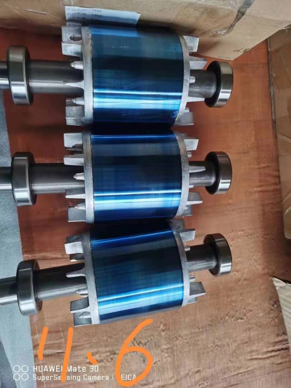 電機(jī)轉(zhuǎn)子表面防護(hù)覆蓋氣干漆顏色鮮亮