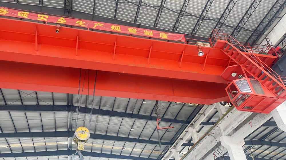 通用吊鉤雙梁橋式起重機.jpg