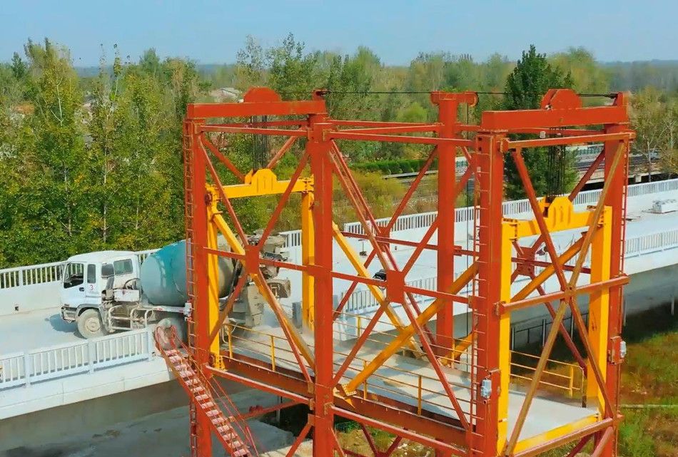 湖北宜昌路橋起重機械、混凝土罐車提升機廠家銷售、安裝維修