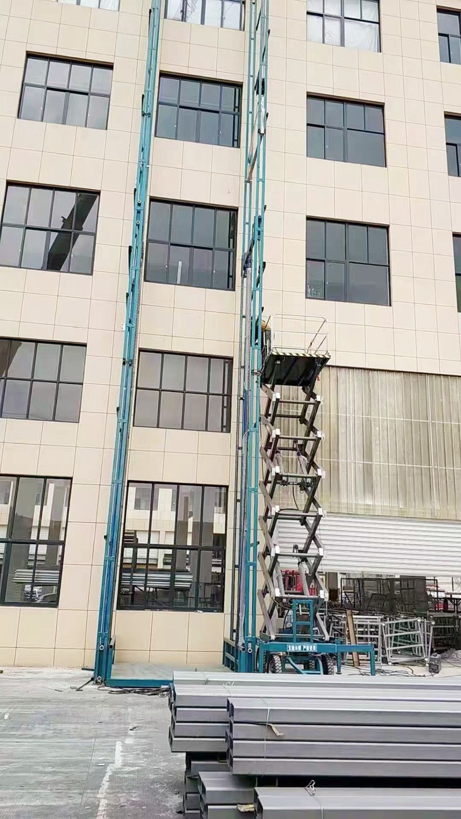 佛山液壓升降機(jī)、升降平臺(tái)、載貨升降機(jī)械設(shè)備