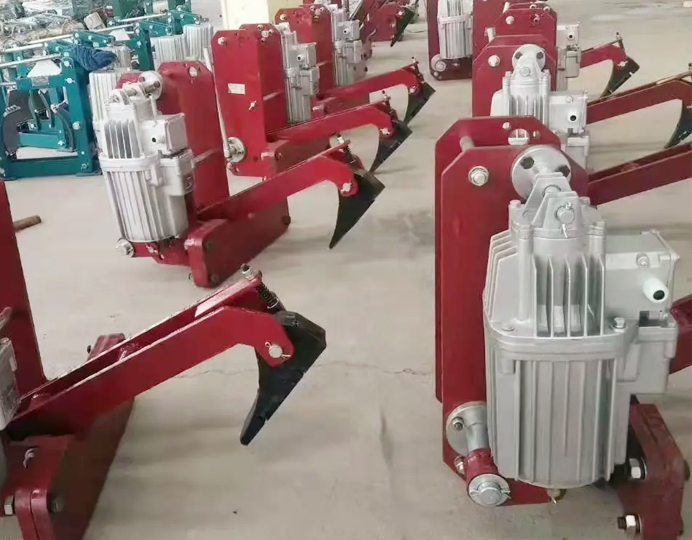 四川綿陽(yáng)制動(dòng)器廠家銷(xiāo)售、龍門(mén)吊防風(fēng)制動(dòng)器、防風(fēng)鐵楔改造安裝維修