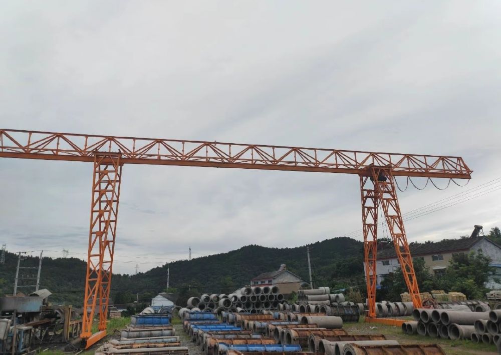 陜西西安龍門吊廠家、MH型電動單梁門式起重機出廠價格