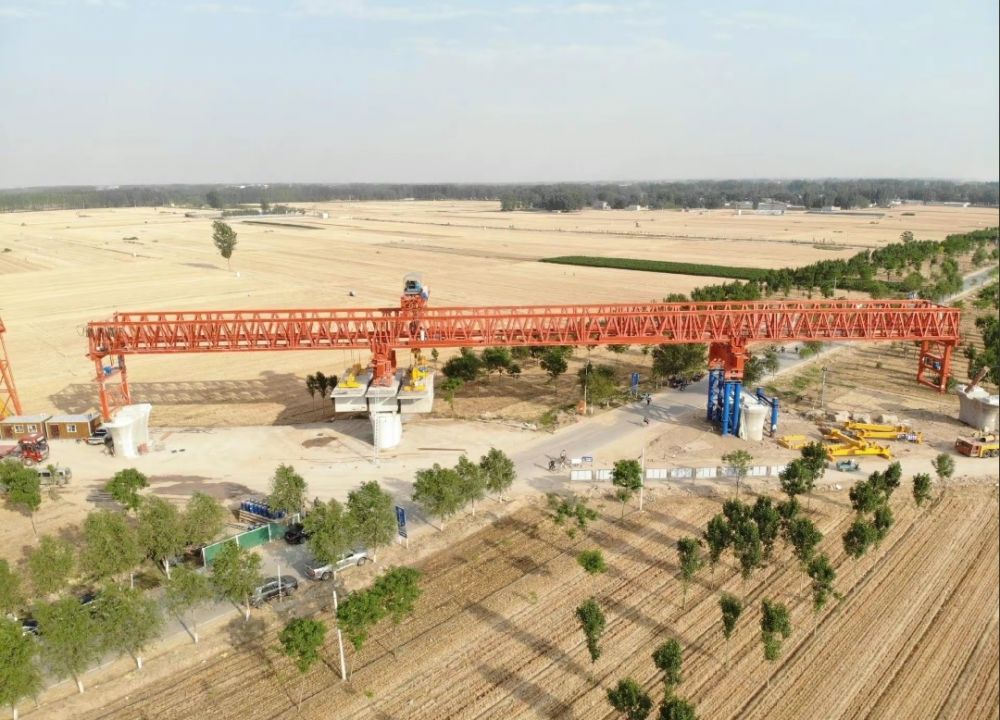 架橋機廠家供貨、公路鐵路架橋機、架橋機型號、價格