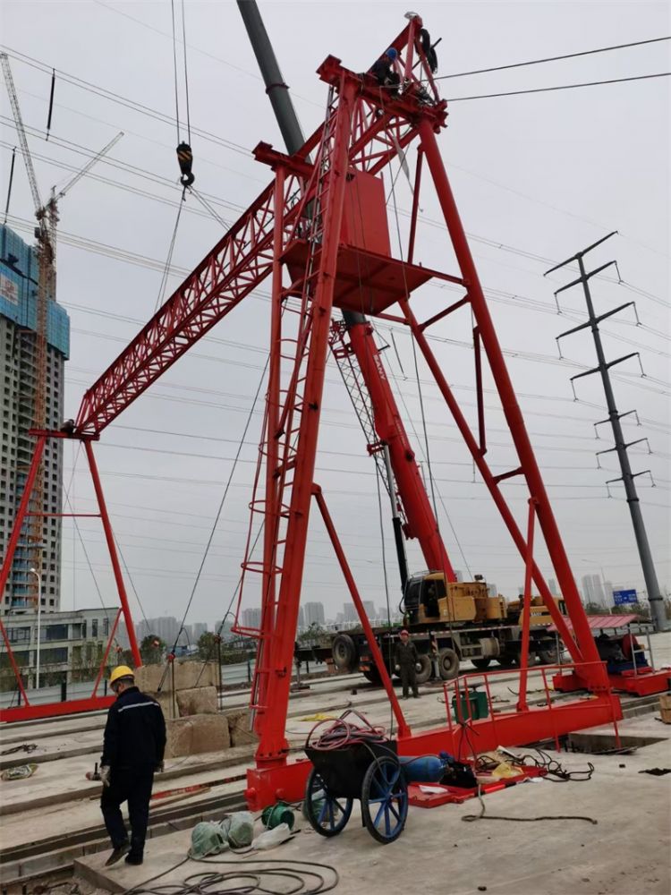 河南提梁機(jī)生產(chǎn)廠家、博利重型生產(chǎn)40噸提梁機(jī)