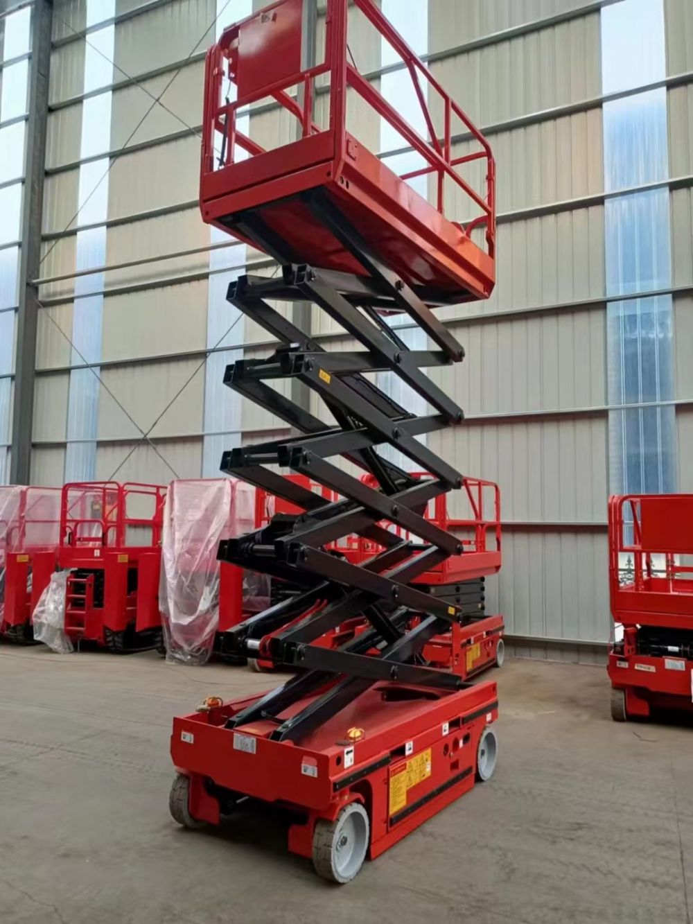 液壓升降平臺(tái)、自行走液壓登高車(chē)、液壓維修平臺(tái)