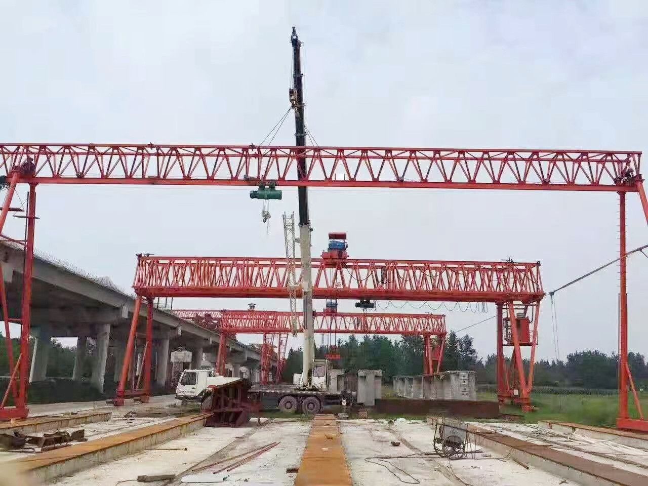 瀘州龍門吊、提梁機(jī)、工程門式起重機(jī)廠家銷售服務(wù)