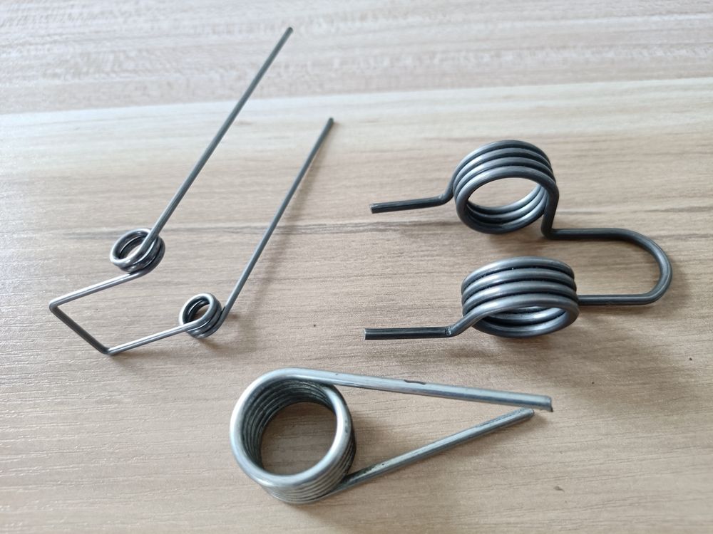 新鄉(xiāng)彈簧、卡簧、拉簧、異形簧生產(chǎn)廠家-長(zhǎng)垣縣南墻彈簧廠