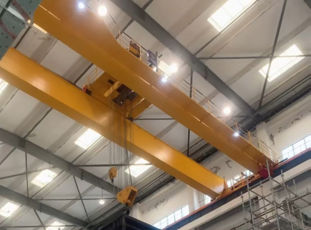 歐式雙梁天車、QD新型吊鉤橋式起重機(jī)