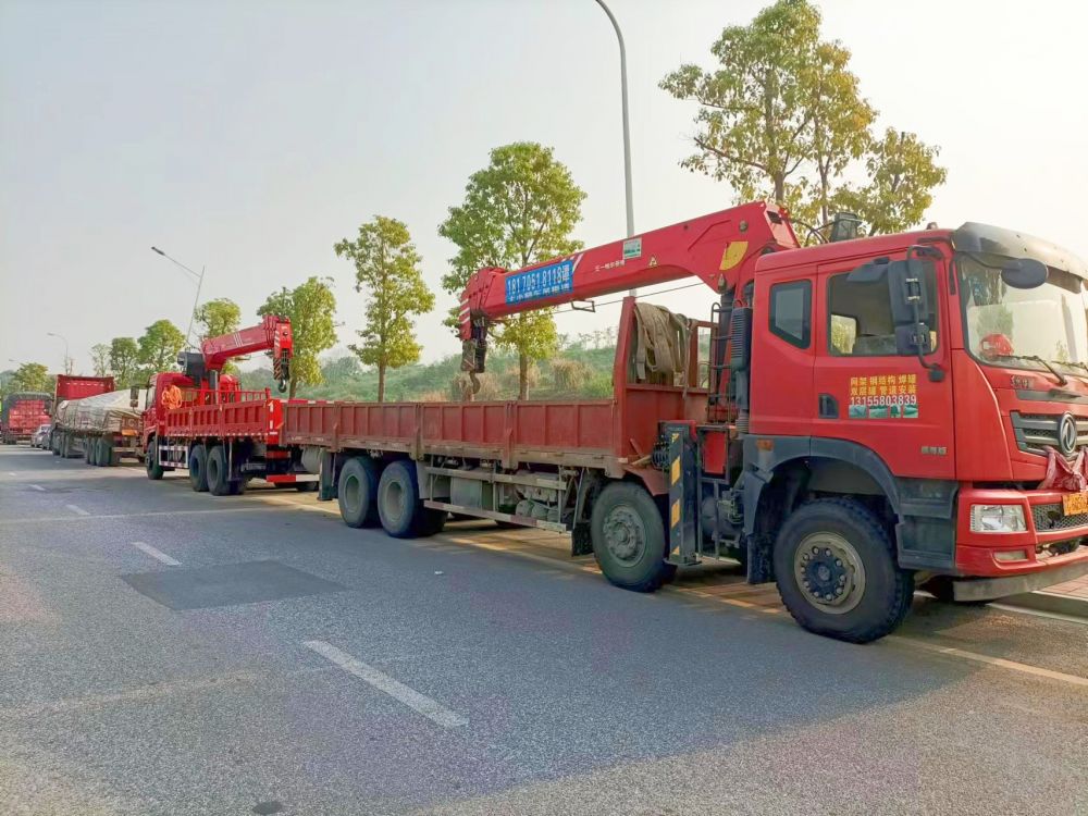 宜春市8~200t隨車吊、汽車吊出租租賃、吊裝卸車、搬遷運(yùn)輸