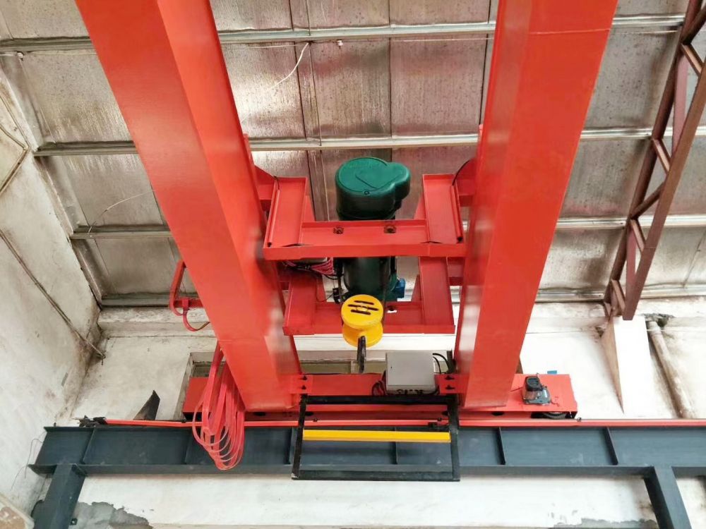 LH型電動(dòng)葫蘆雙梁起重機(jī) (1).jpg