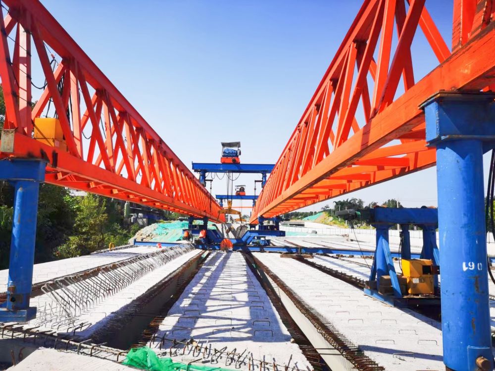 架橋機(jī)、提梁機(jī)生產(chǎn)制造廠家提供安裝調(diào)試、搬遷移裝、租賃回收