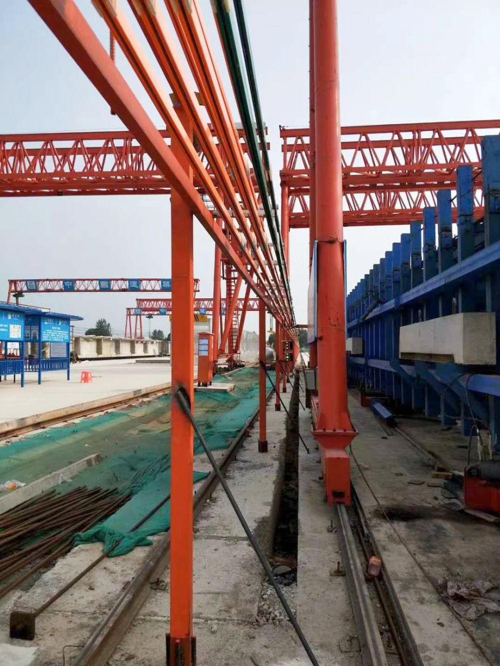 H型單極鋁滑觸線廠家批發(fā)、起重機龍門吊大車改滑觸線供電施工