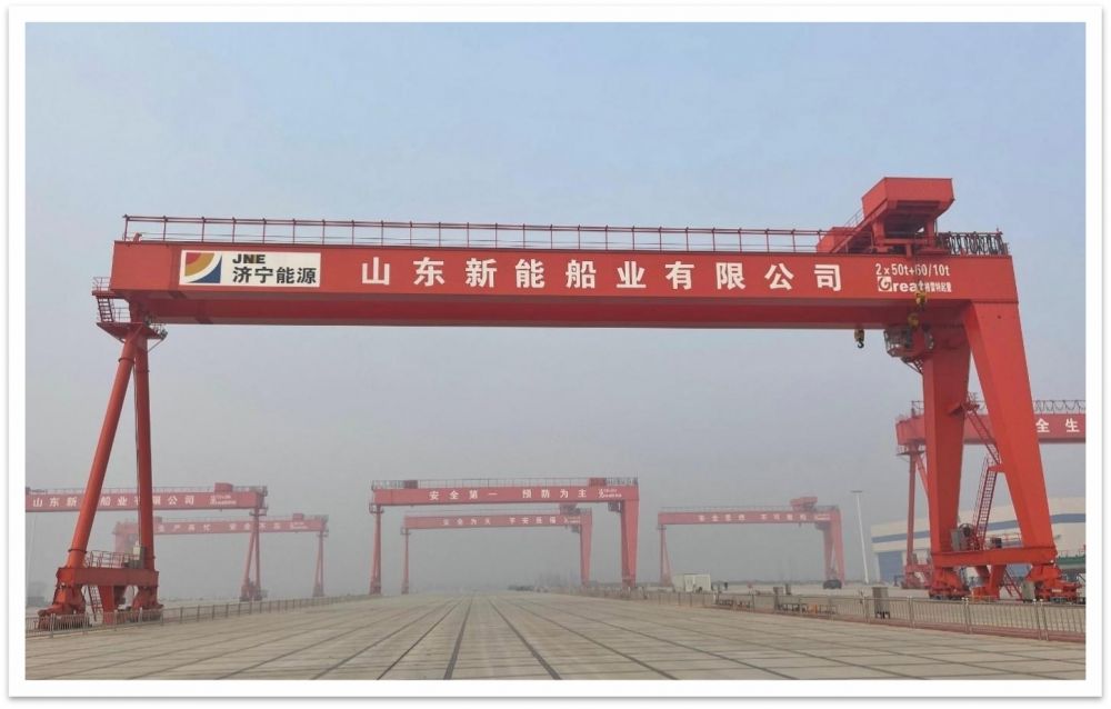 山東新能船業(yè)100T造船門式起重機(jī)