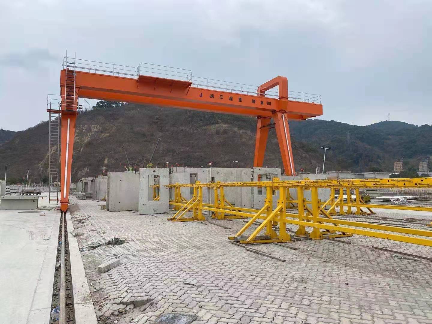 龍門吊主動(dòng)輪數(shù)與總輪壓的關(guān)系