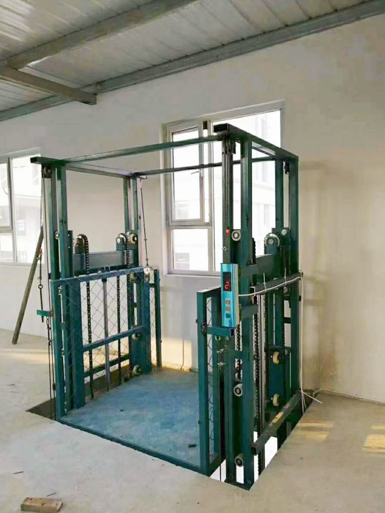 河南安陽升降平臺(tái)、載貨升降機(jī)，SJD型鏈條導(dǎo)軌式升降機(jī)