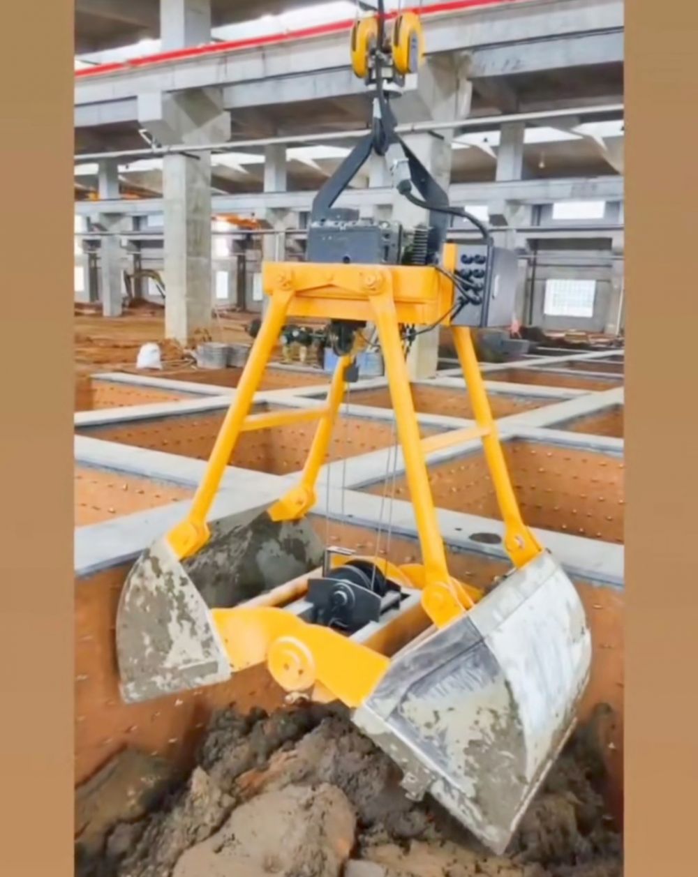 起重機(jī)抓斗.jpg