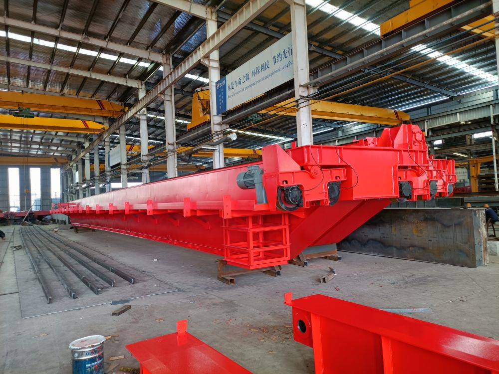 通用橋式起重機生產(chǎn)廠家、QD型吊鉤橋式起重機