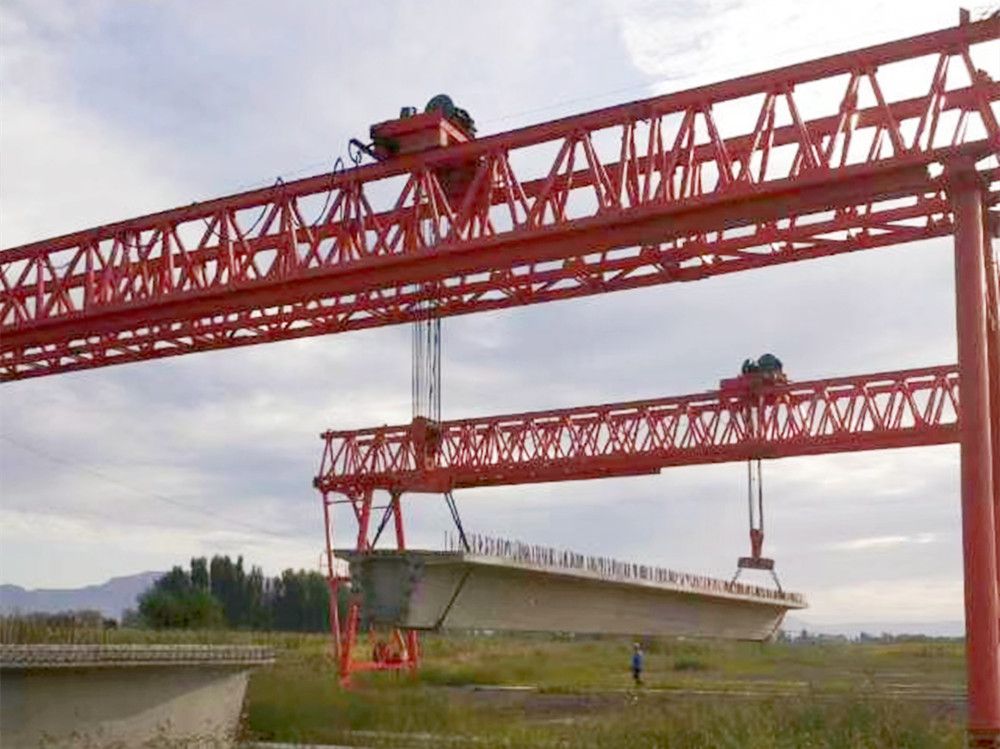 梁場龍門吊、提梁機(jī)、提梁門式起重機(jī)、架橋龍門吊廠家銷售、安裝維修