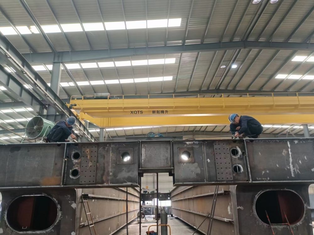 通用吊鉤橋式起重機(jī)、QD型吊鉤雙梁橋式起重機(jī)制造安裝維修廠家