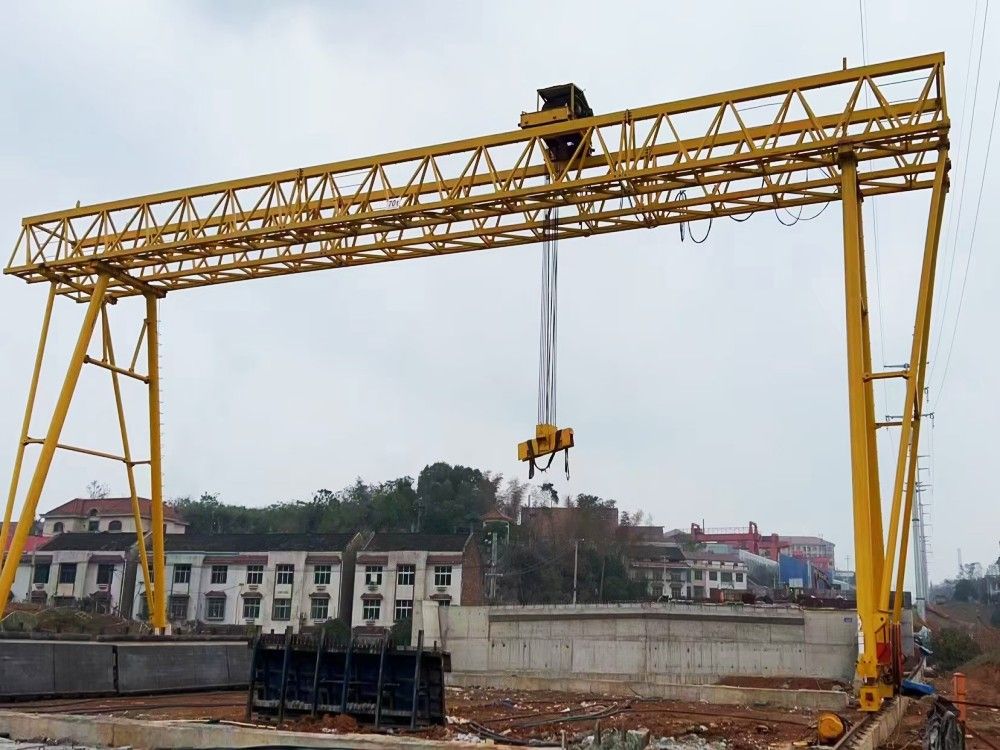 提梁機(jī)廠家、路橋門機(jī)、雙梁門式起重機(jī)制造安裝維修