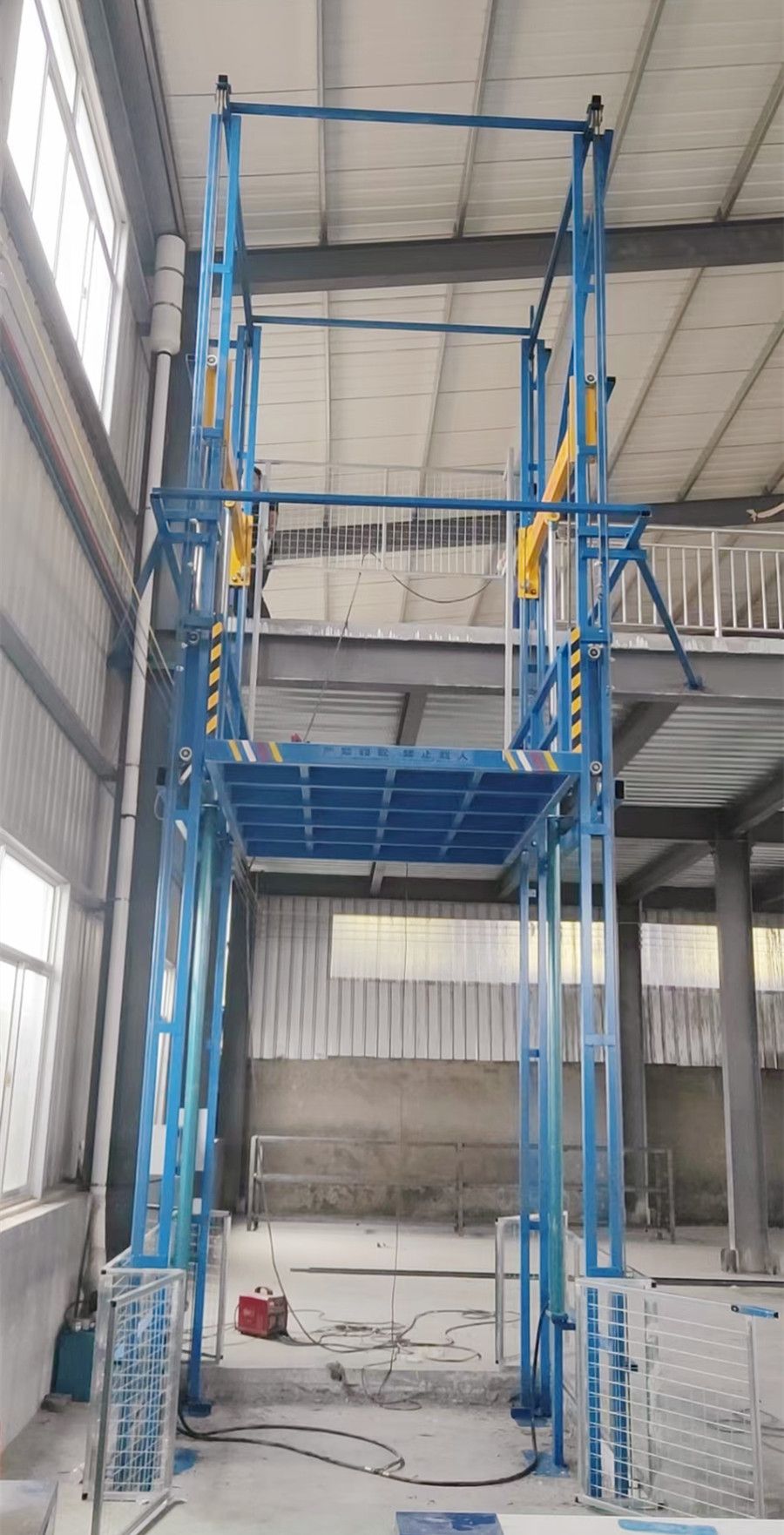 惠州市升降機(jī)、導(dǎo)軌式液壓升降貨梯、鏈條液壓升降平臺廠家銷售