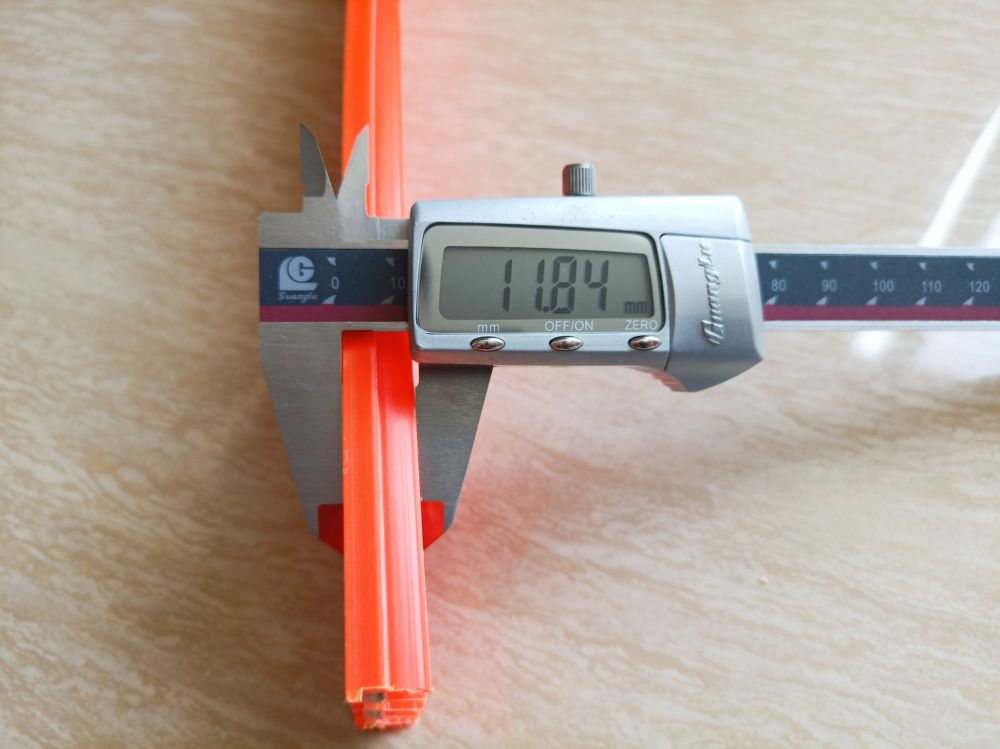 3極無接縫滑觸線厚度面測量圖片