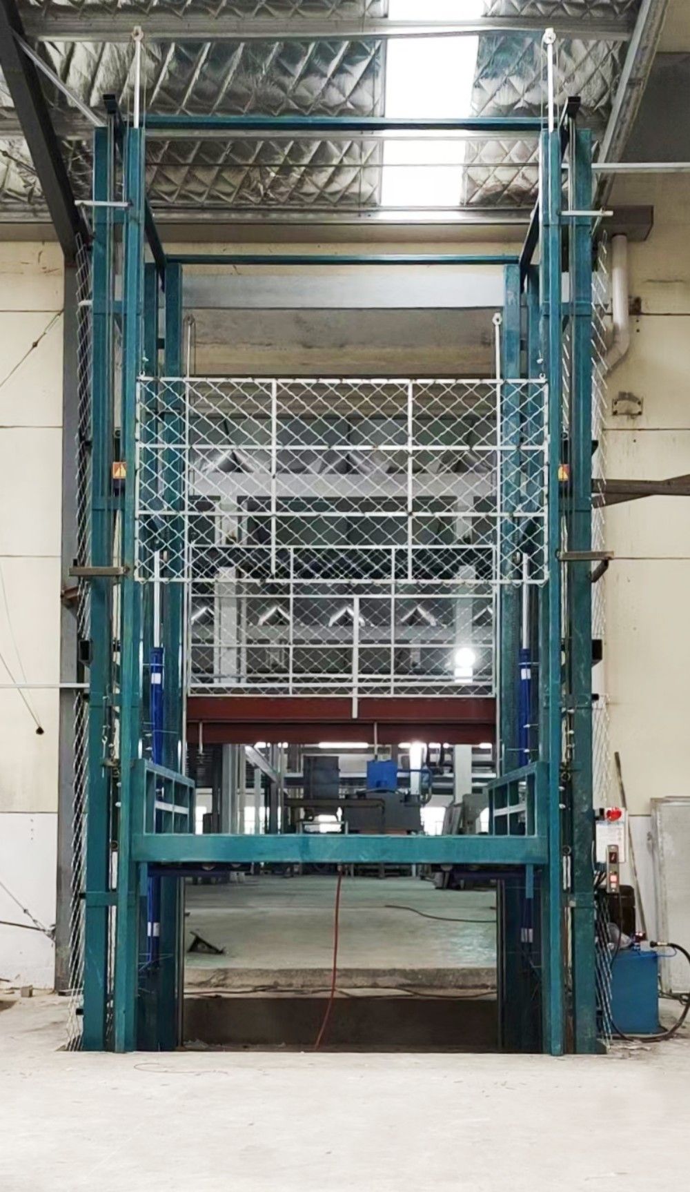 SJD鏈條導(dǎo)軌式液壓升降機(jī)、載貨提升機(jī)、載貨平臺(tái)、載貨貨梯