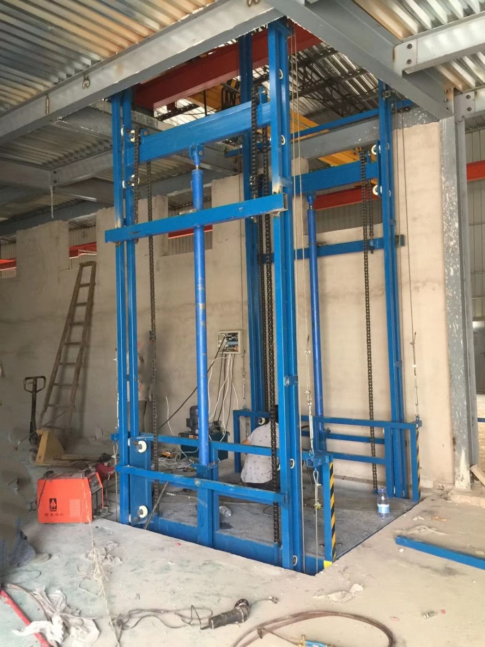 升降平臺、升降貨梯、鏈條導(dǎo)軌液壓升降機廠家銷售安裝服務(wù)