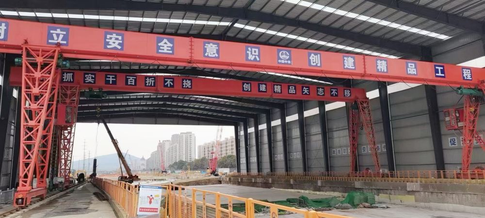 安陽龍門吊廠家、電動單梁門式起重機(jī)型號、參數(shù)及安裝維修價格