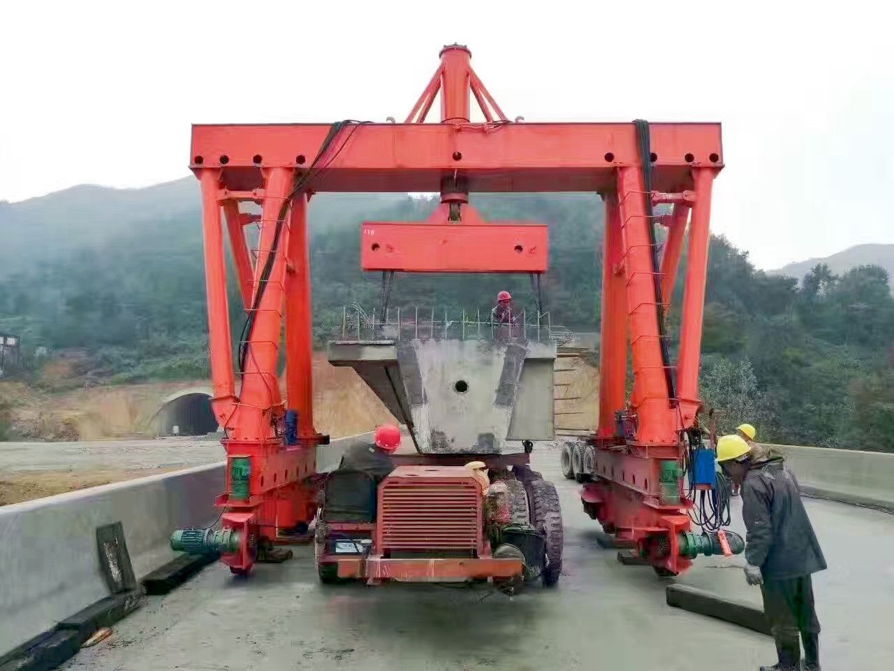 寧夏工程龍門吊、石嘴山提梁機、路橋門機廠家供貨安裝