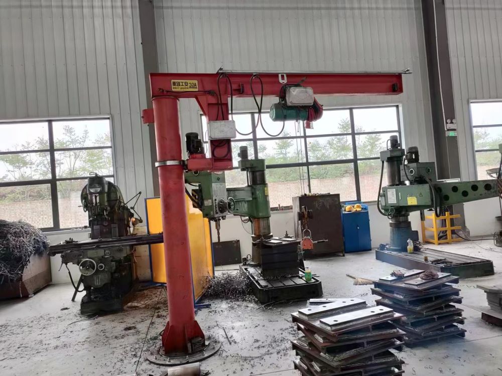 安工起重機、安工懸臂吊、定柱式懸臂起重機