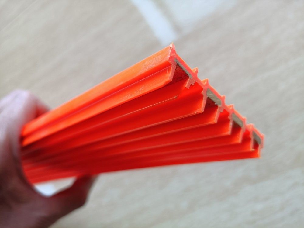 4P無接縫滑觸線截面圖