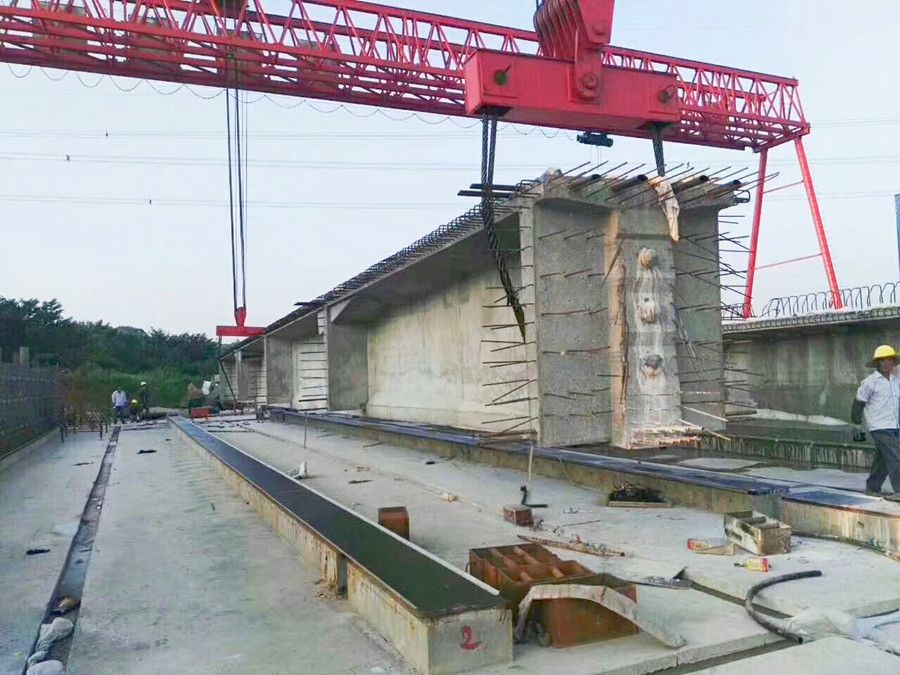 呼和浩特市提梁機(jī)、梁場(chǎng)龍門吊、桁架單雙梁門式起重機(jī)