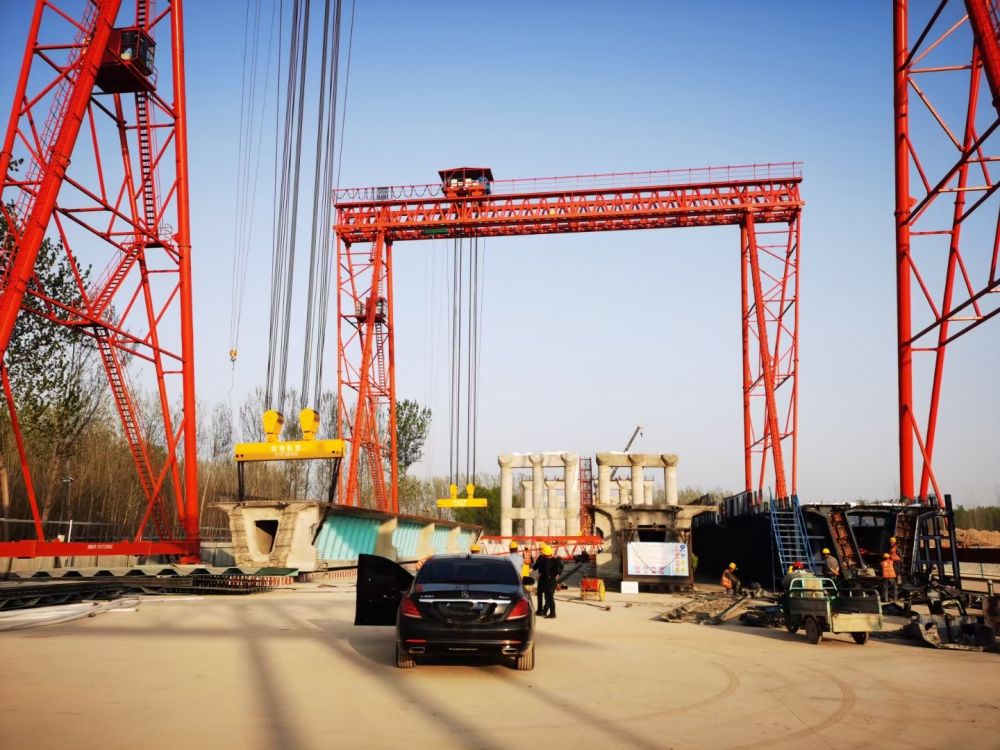 路橋門機(jī)生產(chǎn)廠家、MG型電動雙梁門式起重機(jī)、工程龍門吊型號參數(shù)