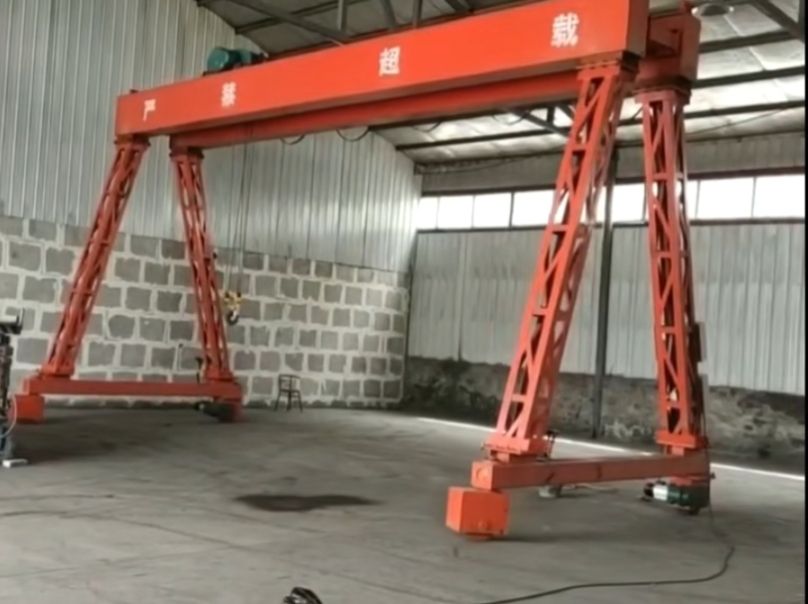 龍門吊生產(chǎn)廠家、電動無軌自行走門式起重機