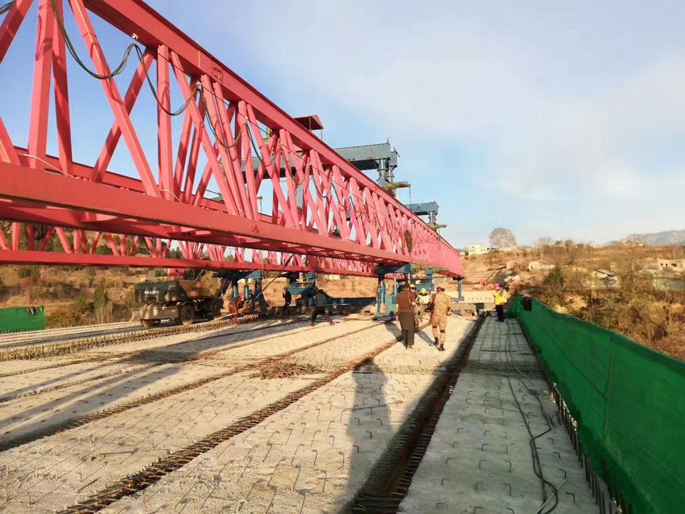 公路鐵路架橋機(jī)、架橋機(jī)出口