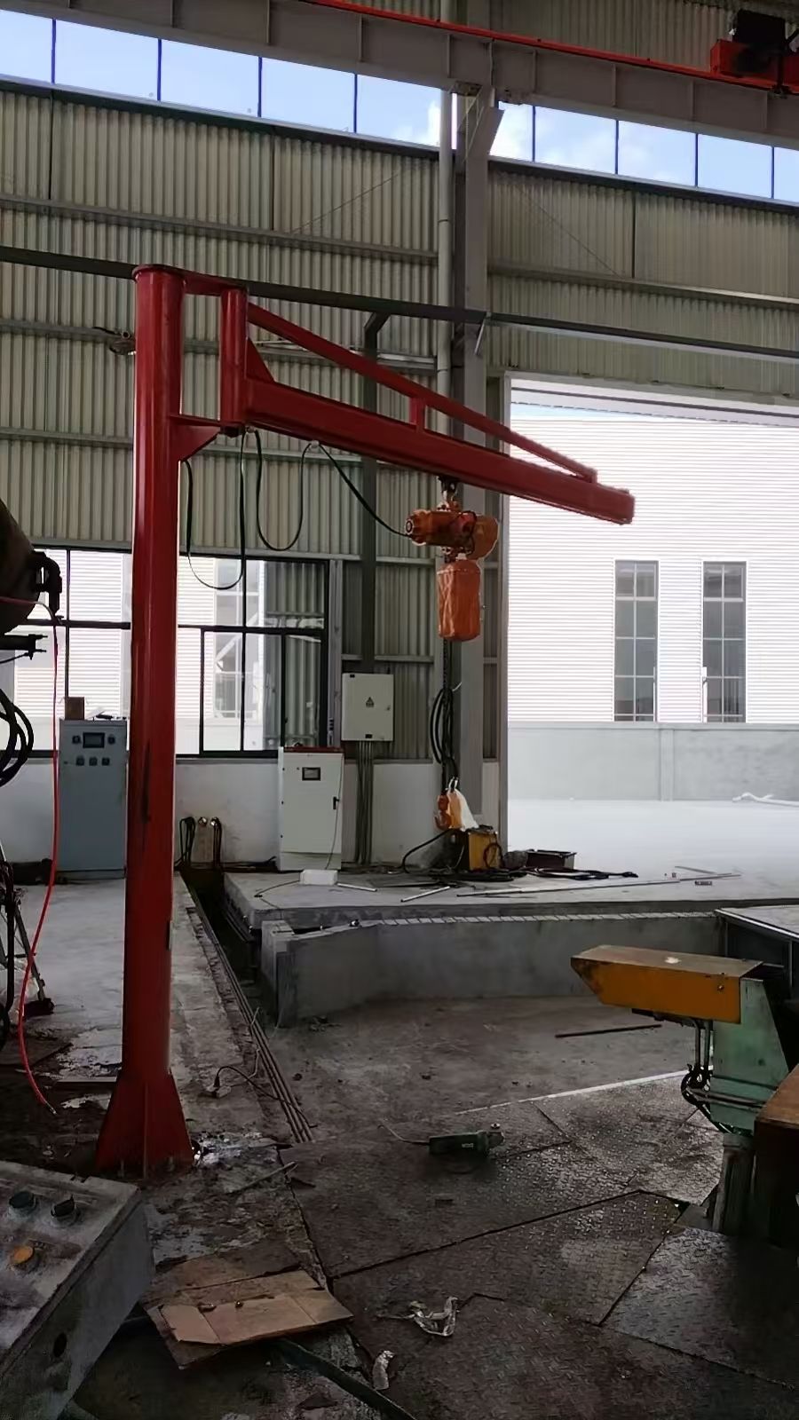 懸臂吊起重機、定柱式懸臂起重機