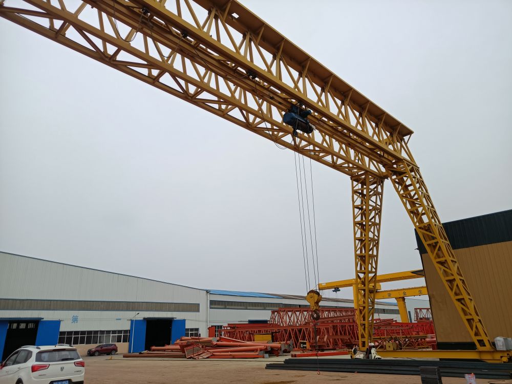 花架雙梁門式起重機(jī)、32t+5t雙梁門式起重機(jī)