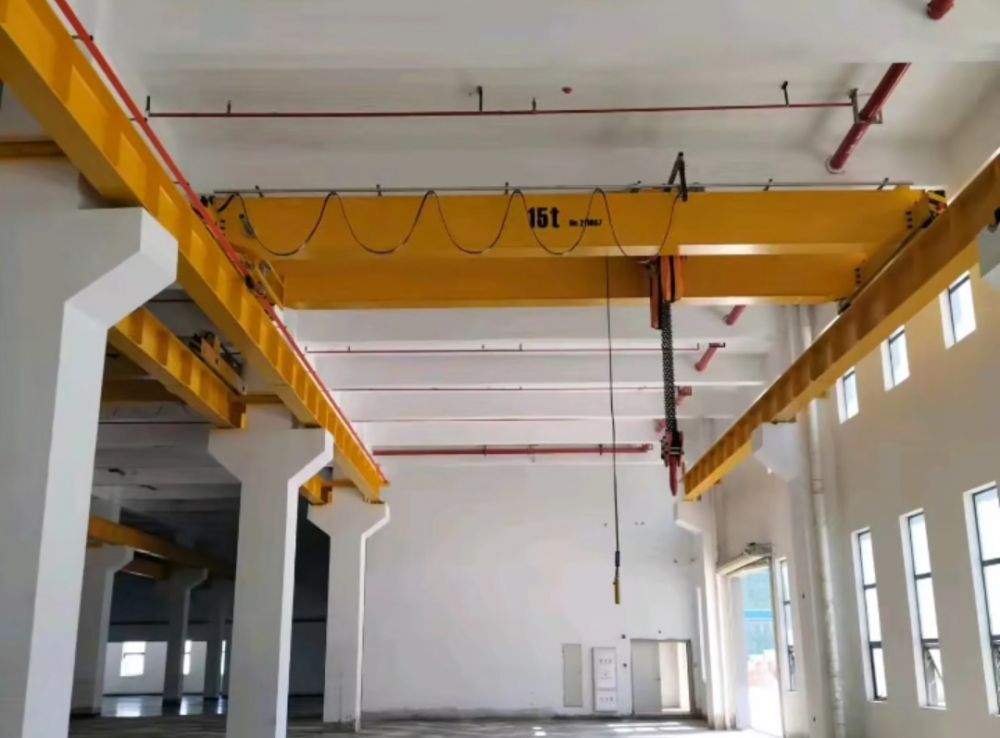 貴州凱里起重機(jī)、LH型電動(dòng)葫蘆雙梁橋式起重機(jī)