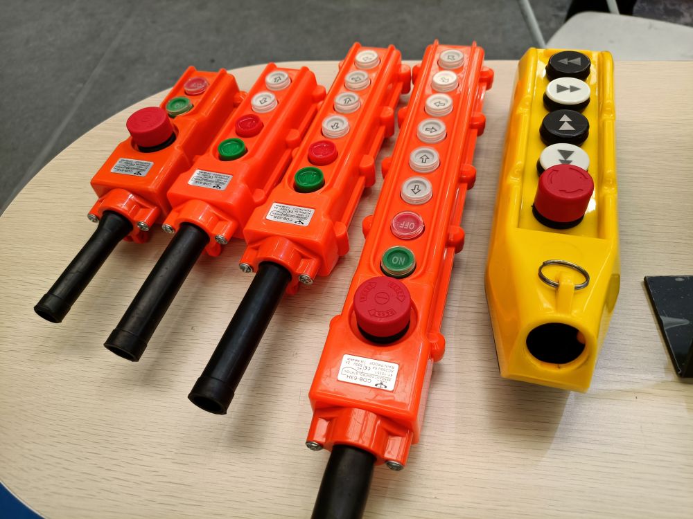 起重機(jī)按鈕、起重手柄、手電門廠家品牌、批發(fā)零售