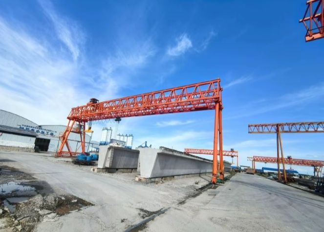 信陽龍門吊、制梁場門式起重機(jī)制造、出租租賃、安裝維修
