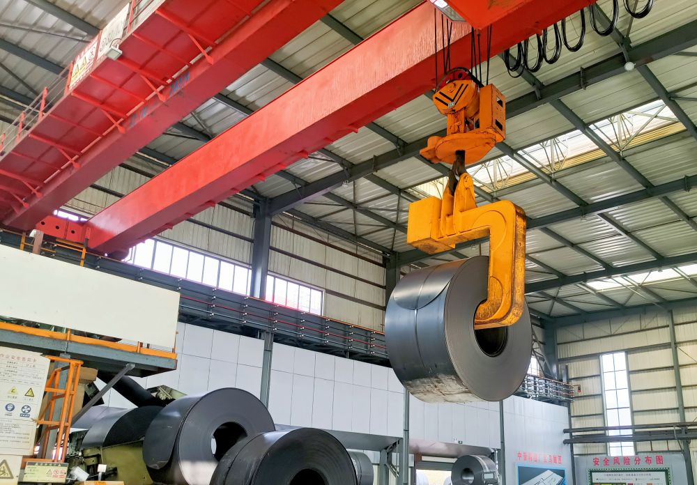 上海吊機(jī)廠家報價、QD型吊鉤橋式起重機(jī)、卷鐵天車