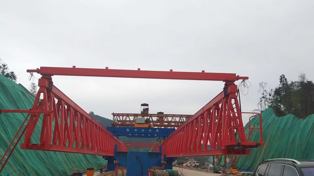 新疆路橋門機、工程起重機、提梁機、移梁機生產制造、租賃、鐵山起重