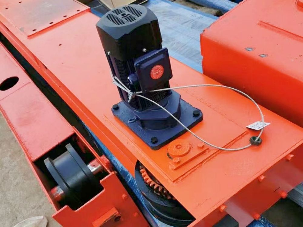 起重機(jī)端梁總成、車(chē)輪組、減速機(jī)、運(yùn)行電機(jī)批發(fā)零售